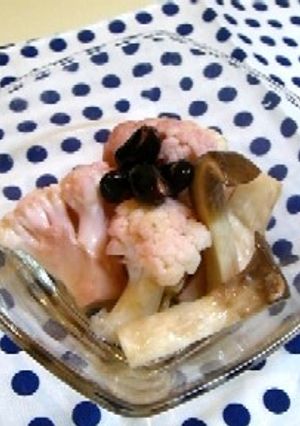 カリフラワーと黒豆のピクルス-レシピのメイン写真