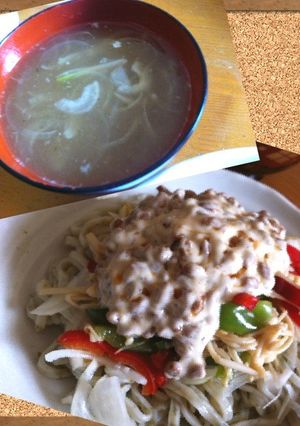 冷しワカメうどんマヨ納豆がけ＆茹汁スープ-レシピのメイン写真