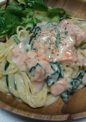 お手軽サーモンとほうれん草クリームパスタ-レシピのメイン写真