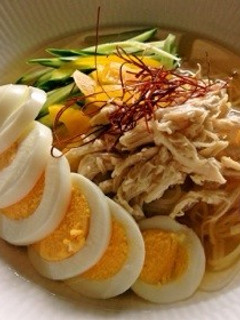 旨いしっとり蒸し鶏で♡さっぱりサラダ冷麺-レシピのメイン写真