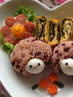 赤飯で*キャラ弁おにぎり-レシピのメイン写真