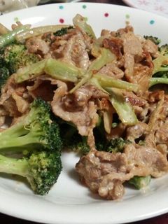 ブロッコリーと豚肉のごまマヨ炒め-レシピのメイン写真