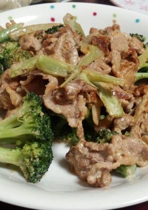 ブロッコリーと豚肉のごまマヨ炒め-レシピのメイン写真