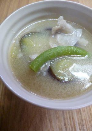 なす・冷凍いんげん・豚ばら肉のみそ汁-レシピのメイン写真