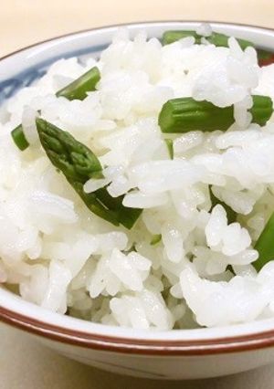 炊けたご飯に混ぜるだけ☆アスパラご飯-レシピのメイン写真