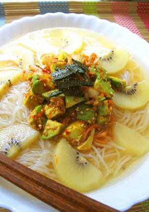フル～ティ～♪アボカドとキウイの冷麺-レシピのメイン写真