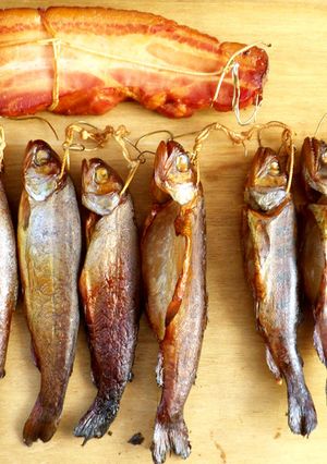 にじますと山女魚とベーコンの燻製-レシピのメイン写真