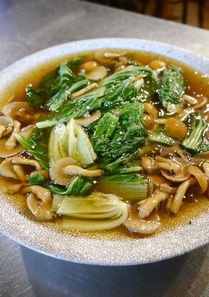 山東菜となめこのべっこう餡煮 黒胡椒がけ-レシピのメイン写真