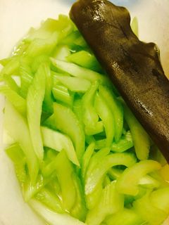 とっても簡単!セロリの漬け物-レシピのメイン写真