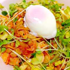 รูปของ 簡単美味い納豆温玉キムチパスタ♡