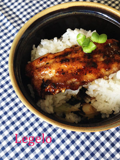 ソースが隠し味♪いわしの蒲焼丼★海苔ネギ-レシピのメイン写真