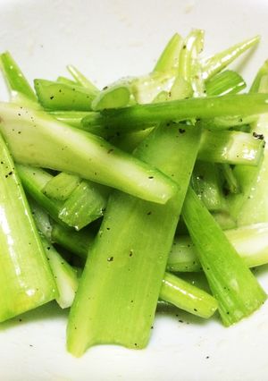 胡椒がピリリ！！セロリの中華和え-レシピのメイン写真