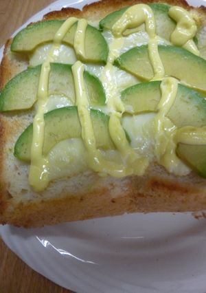チーズとアボカドのトースト-レシピのメイン写真