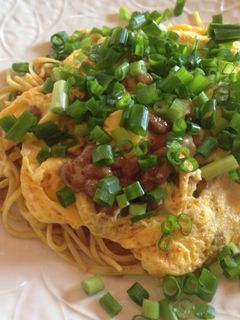 糖質0g麺で納豆オムレツのせカレーうどん-レシピのメイン写真