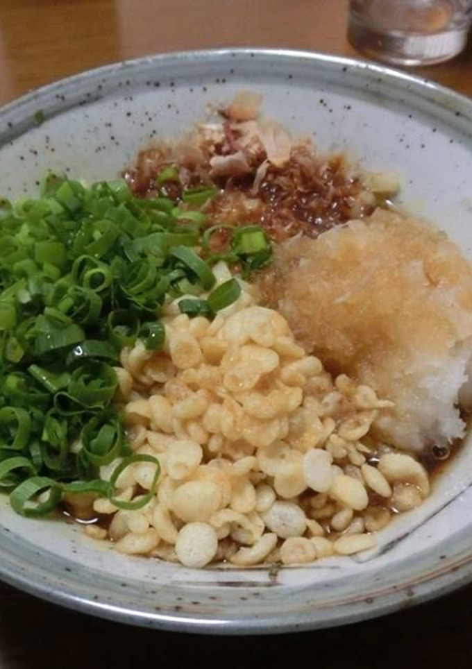 クゴちゃんの釜玉風わかめうどん-レシピのメイン写真
