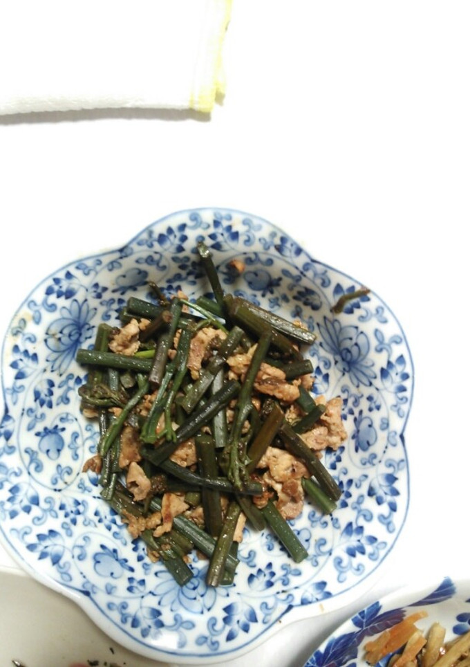 一品料理：蕨の豚肉の醤油炒め-レシピのメイン写真