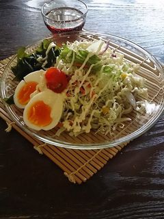ウメちゃんのサラダわかめうどん-レシピのメイン写真