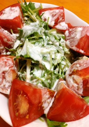 水菜とトマトのシーザードレッシングサラダ-レシピのメイン写真