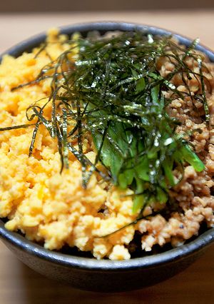 【超簡単】お弁当にも！三色丼・鶏そぼろ飯-レシピのメイン写真