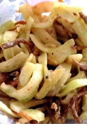 スイカの皮とイカナゴのクギ煮サラダ-レシピのメイン写真