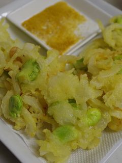 カレー塩で☆空豆と新玉のかきあげ♪-レシピのメイン写真