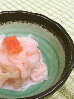 ピンクがかわいい♪新玉ねぎの真砂和え☆-レシピのメイン写真