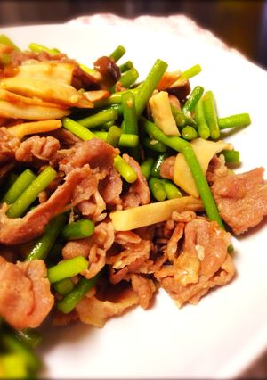 コクうま！ニンニクの芽と豚肉の塩麹炒め-レシピのメイン写真