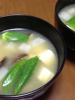 夏に負けない!山芋とオクラのお味噌汁-レシピのメイン写真