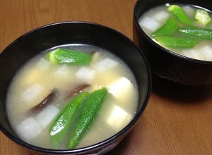 夏に負けない！山芋とオクラのお味噌汁-レシピのメイン写真
