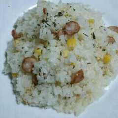 รูปของ ピラフ!?コーンとウインナーのご飯♪