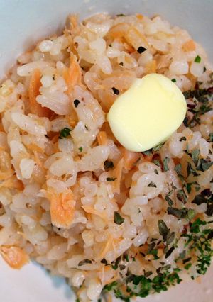 バターとバジルを使った鮭の混ぜご飯-レシピのメイン写真