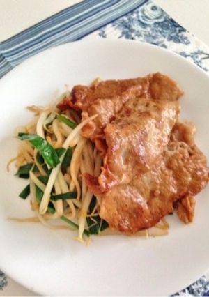 豚肉の生姜焼き＊ニラもやし炒め添え-レシピのメイン写真