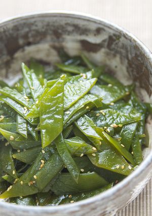 夕食にもうひと品!茎わかめの簡単炒め煮-レシピのメイン写真