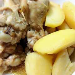 A picture of 万能たれで!鶏手羽元とじゃがいも煮.