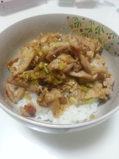 塩麹のねぎ塩豚丼-レシピのメイン写真