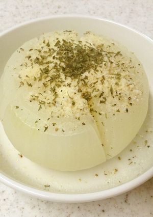 超簡単♪新玉ねぎのレンチン粉チーズがけ-レシピのメイン写真