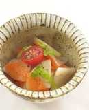 野菜ソムリエの根菜とトマトのレモンマリネ