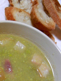 エンドウ豆と新ジャガとベーコンのスープ-レシピのメイン写真