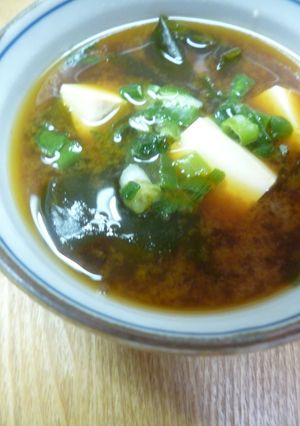 豆腐とわかめの赤だし-レシピのメイン写真