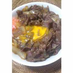 รูปของ 給料日 料理初心者に贅沢｢すき焼き肉丼」