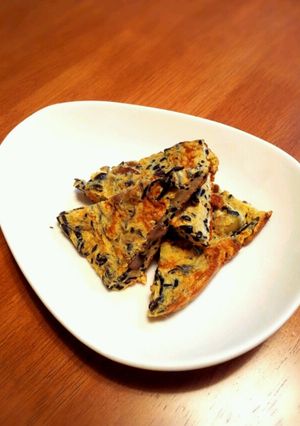 ひじき煮リメイクの玉子焼き-レシピのメイン写真