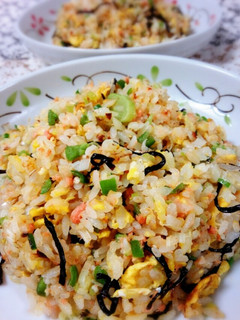 鮭フレークと塩昆布のチャーハン-レシピのメイン写真