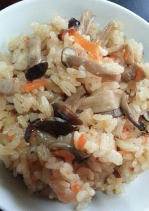 きのこの炊き込みご飯☆簡単しめじ消費！-レシピのメイン写真