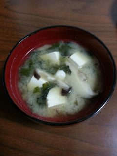あざみと椎茸の味噌汁-レシピのメイン写真