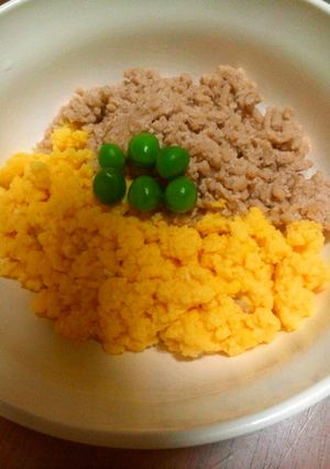 調理室ﾖﾘ～炒めない★保育園のふわ二色丼-レシピのメイン写真