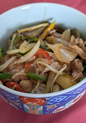 豚肉と夏野菜でスタミナ丼-レシピのメイン写真