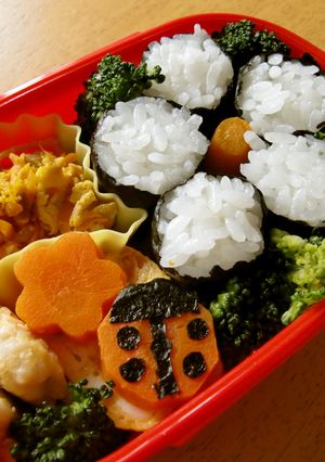 2歳お弁当 てんとう虫とお花-レシピのメイン写真