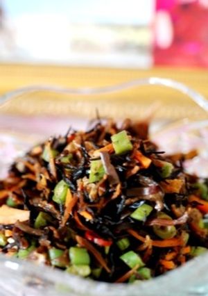 味付はいかなごのくぎ煮で簡単ひじきの煮物-レシピのメイン写真