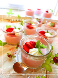可愛い♡いちごみるくババロア♡-レシピのメイン写真