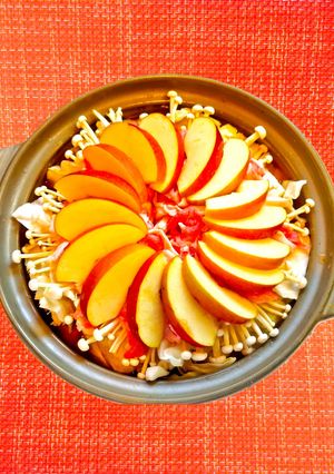🍎簡単♪豚肉とキャベツのみそりんご鍋🍎-レシピのメイン写真